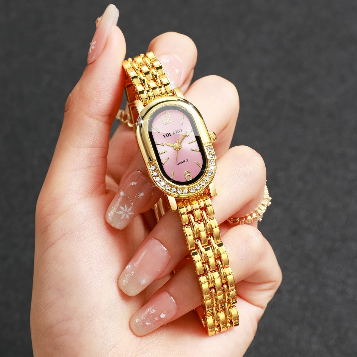 หรูหราไรน์สโตนนาฬิกาผู้หญิงควอ - Luxury Watch Lady บทวิจารณ์และราคา