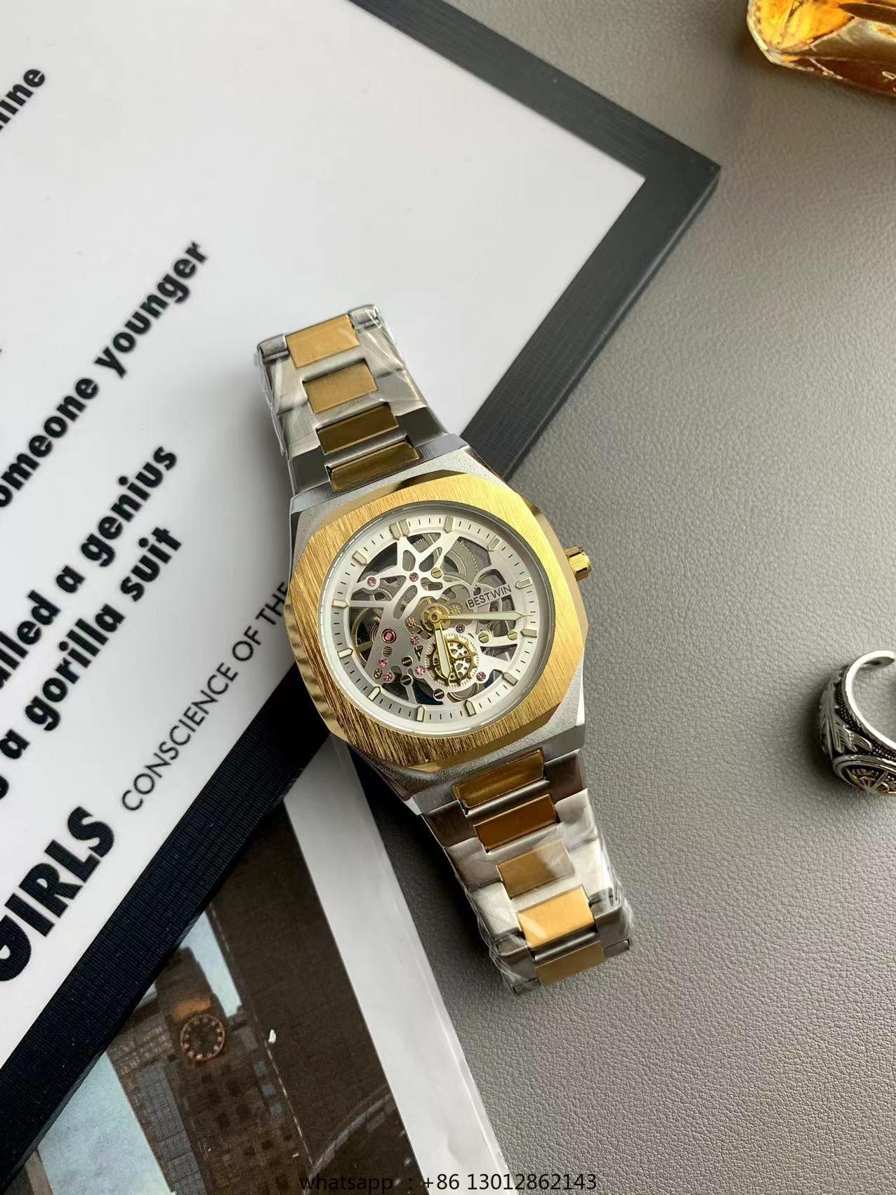 นาฬิกาข้อมือทรงสี่เหลี่ยมเล็ก  - Luxury Watch Green บทวิจารณ์และราคา